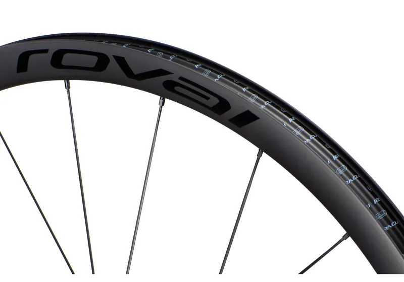 Specialized Roval Terra CLX Front Road Wheel - Carbon/Black 4 Specialized Roval Terra CLX Front Road Wheel - Carbon/Black - Image 4