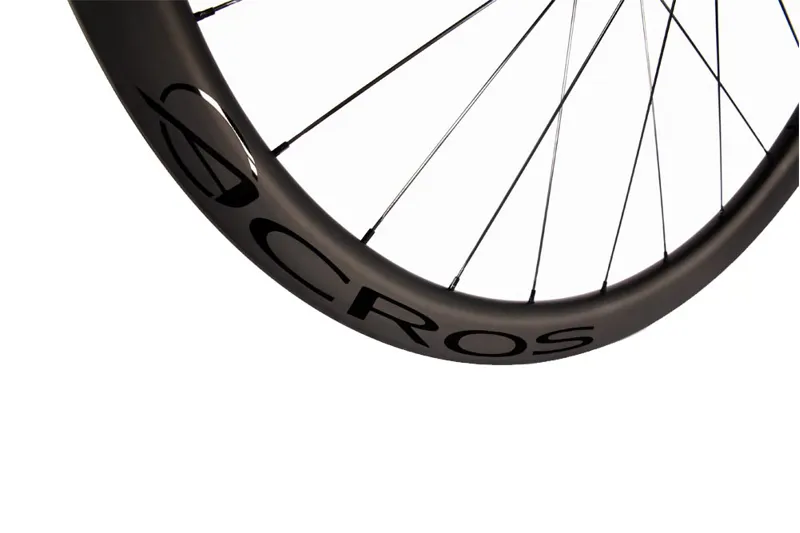 Acros Road Disc Carbon SLS Wheelset - 12x100 X 12x142 - Black 3 Acros Road Disc Carbon SLS Wheelset - 12x100 X 12x142 - Black - Image 3