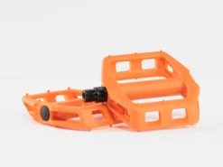 Bontrager Line Comp Flat Pedals - 9/16 - Volt -Spin And Ride BontragerLineCompFlatPedal 35809 B Primary 2