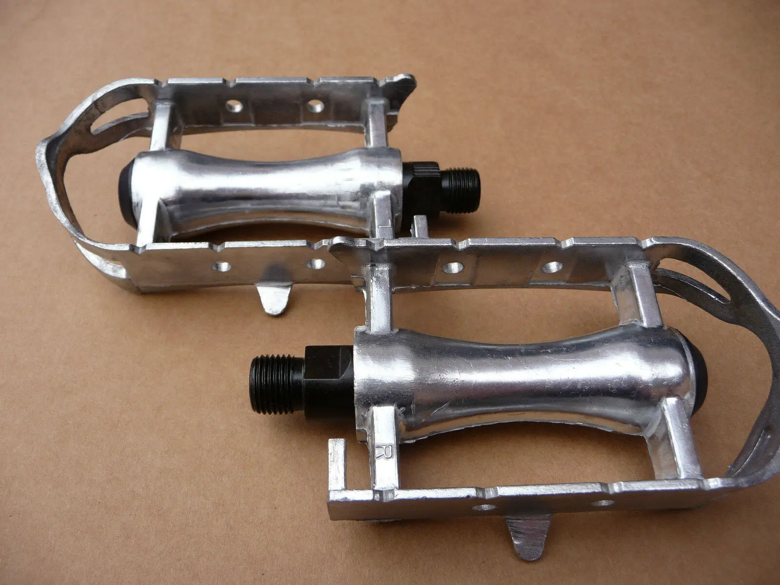 Front Page -Spin And Ride RETRO SPORTS ROAD BIKE CYCLE 916 PEDALS SILVER ALLOY Vintage Style 372030393719 4 2